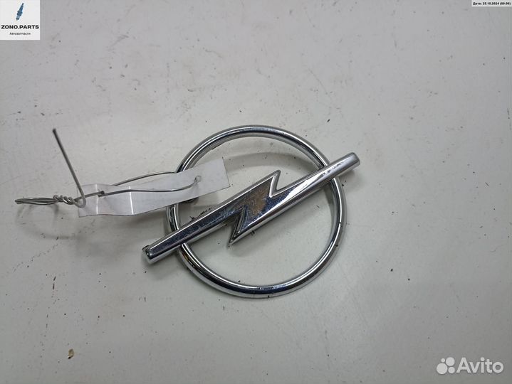 Эмблема на Opel Vectra B