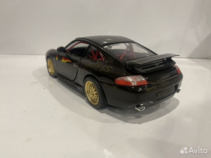 Модель Porsche Carera 911 Bburago 1:18