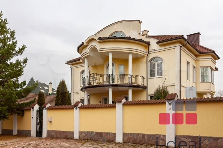 Дом 690 м² на участке 12 сот.