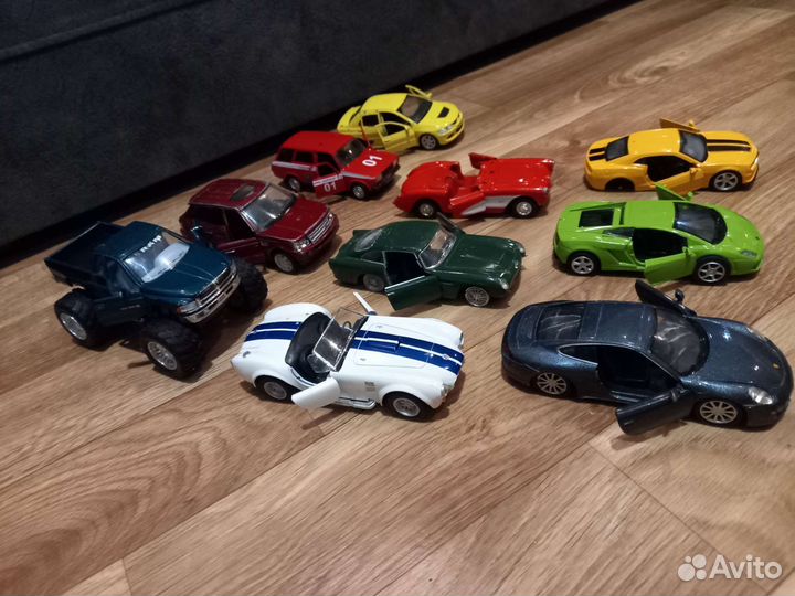 Лот моделелек машин на запчасти или восстановление