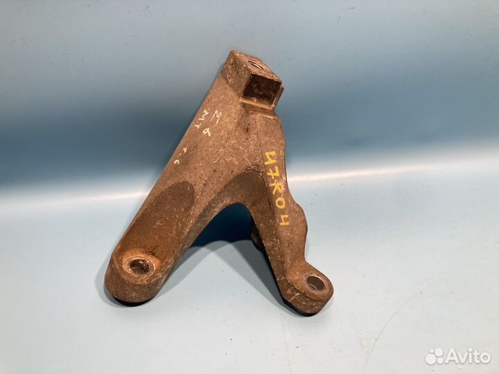 Кронштейн кпп для Mazda 3 2003-2009