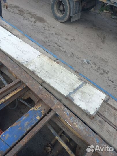 Боковой отбойник полуприцепа