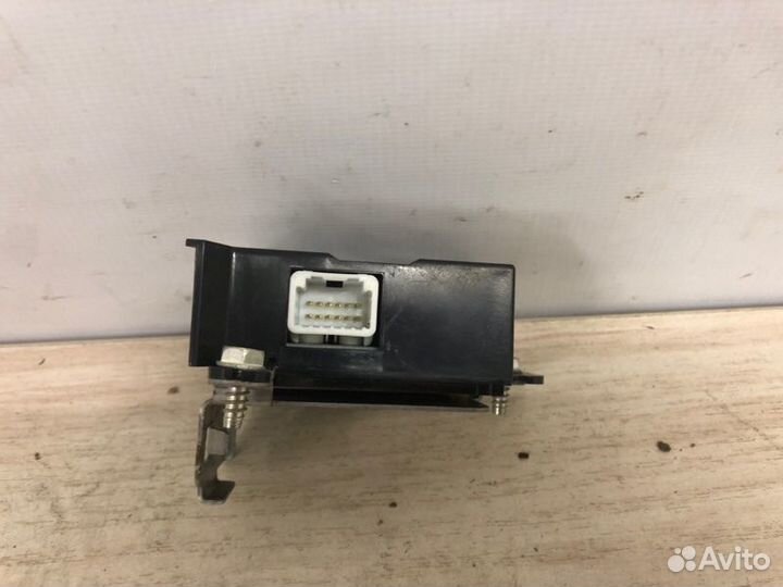 Реле вентилятора печки Nissan Serena C25 MR20DE