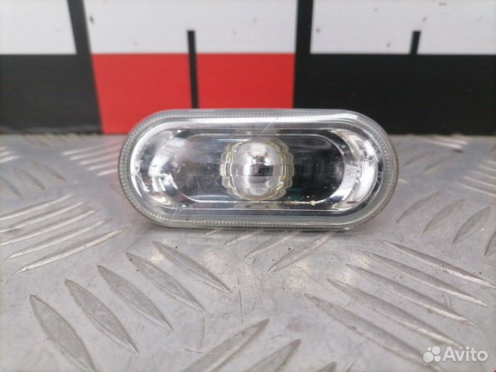 Повторитель передний правый Volkswagen Golf 4 2001