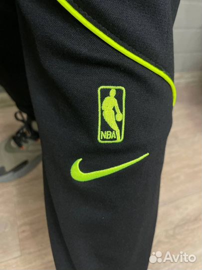 Спортивные штаны Nike