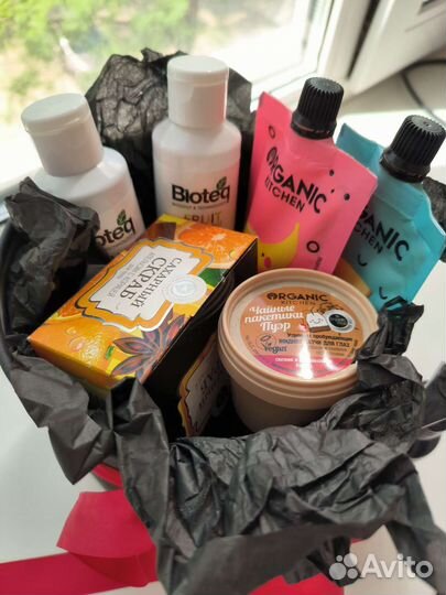 Бокс с уходовой и декоративной косметикой