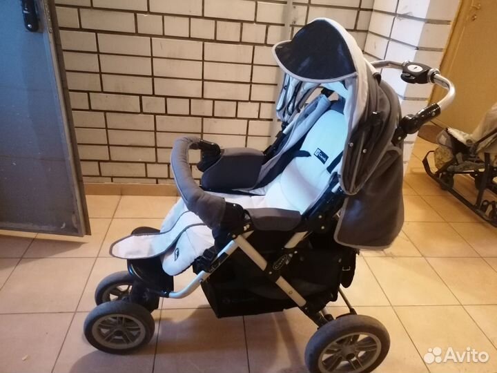 Прогулочная коляска