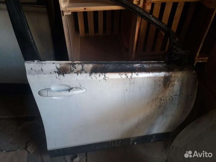 Дверь передняя правая toyota rav4 40