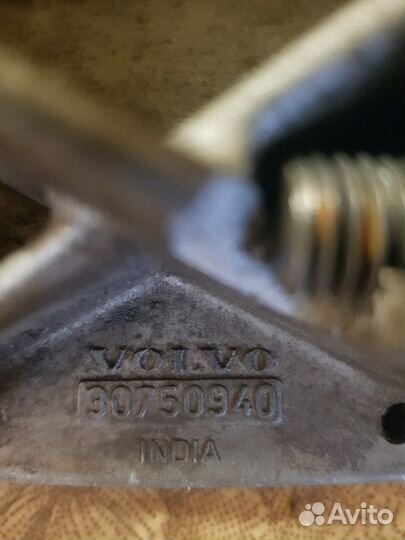 Кронштейн генератора Volvo V50 2.4 2004