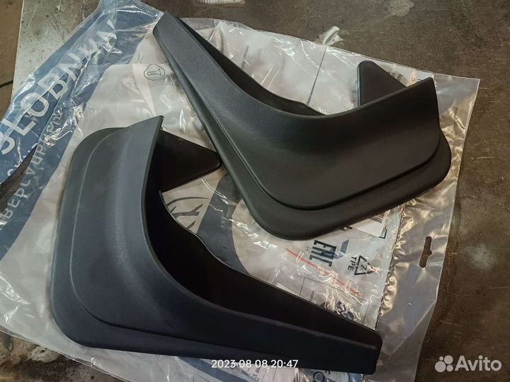 Брызговики универсальные