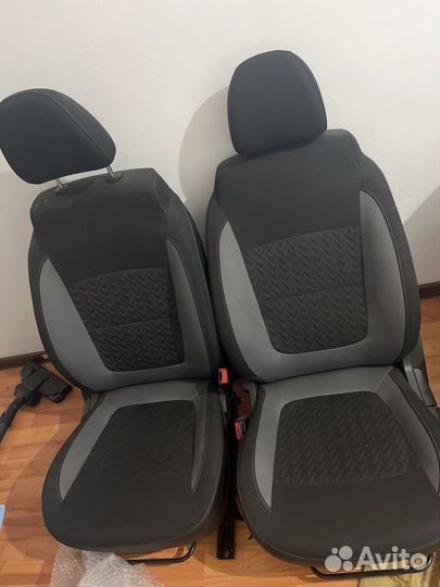 Сиденья на весту