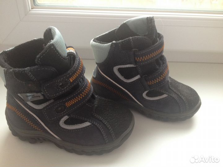 Продаю демисезонные ботинки на мальчика