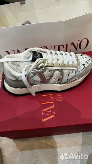 Кроссовки Valentino