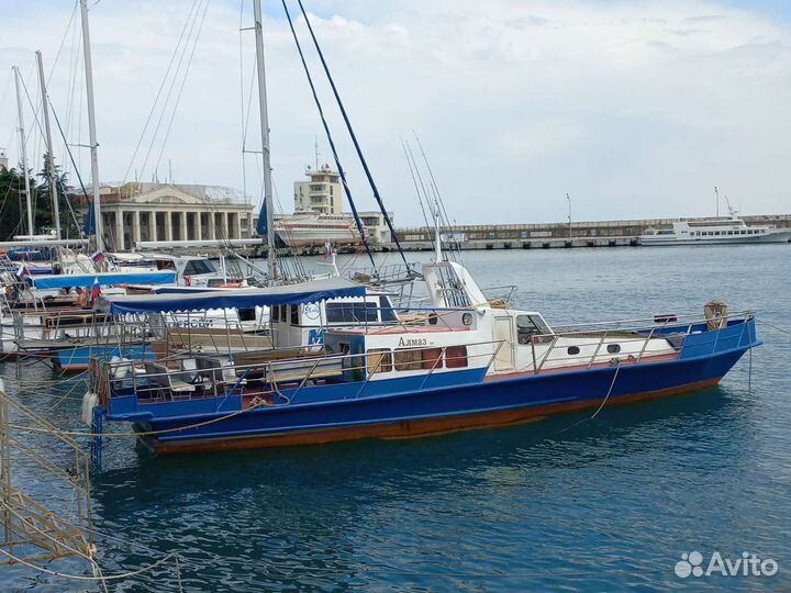 Катер прогулочный