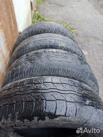 Bridgestone Dueler H/T 687 225/70 R16