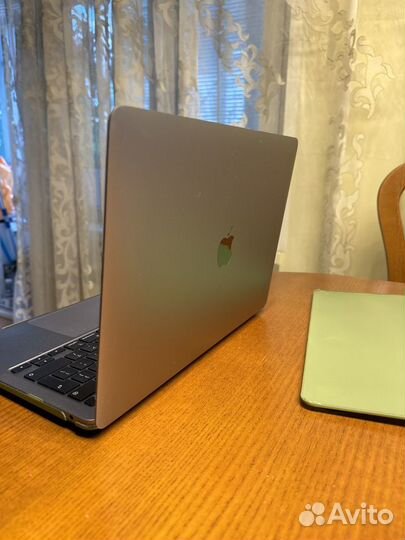 MacBook air 13 m1 2021 в идеальном состоянии