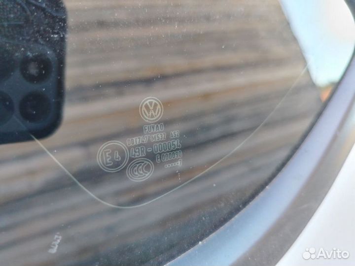 Стекло кузовное глухое левое Volkswagen Polo V рес