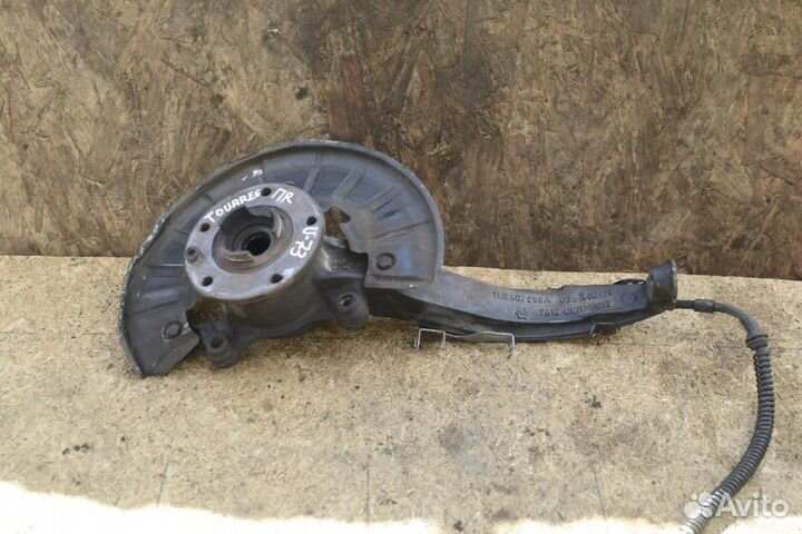 Кулак передний правый VW Touareg 7L 20032010