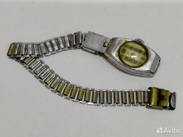 Старинные женские часы с браслетом