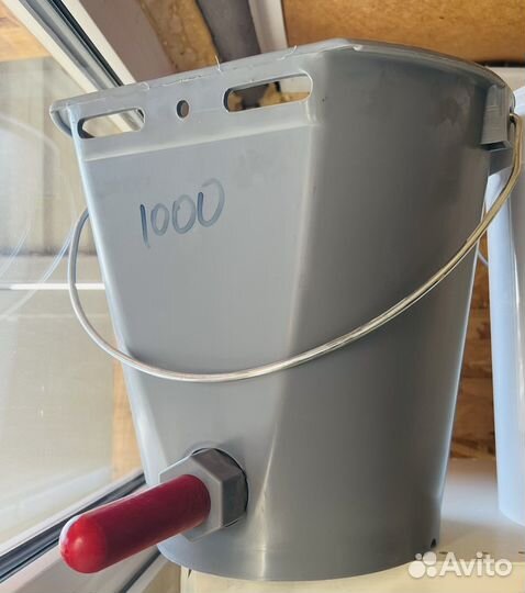 Ведро для выпойки телят