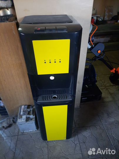 Куллер для воды напольный