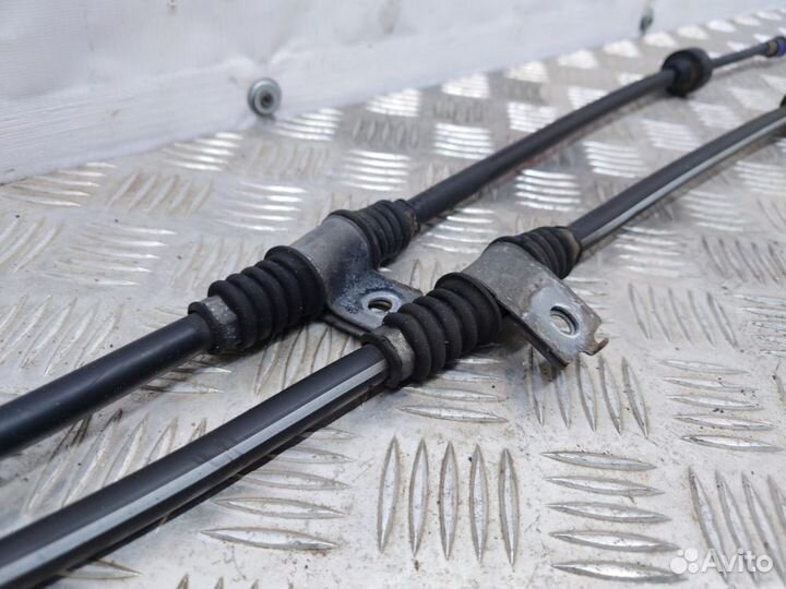 Трос стояночного тормоза Mitsubishi Outlander II