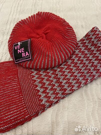 Женский берет и шарф