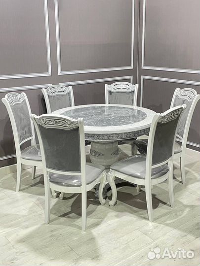 Кухонный стол и стулья