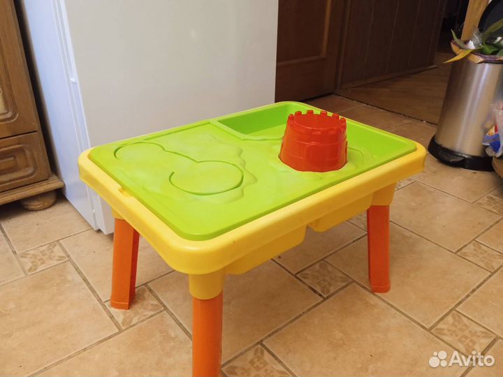 Детский стол для игр с водой и песком