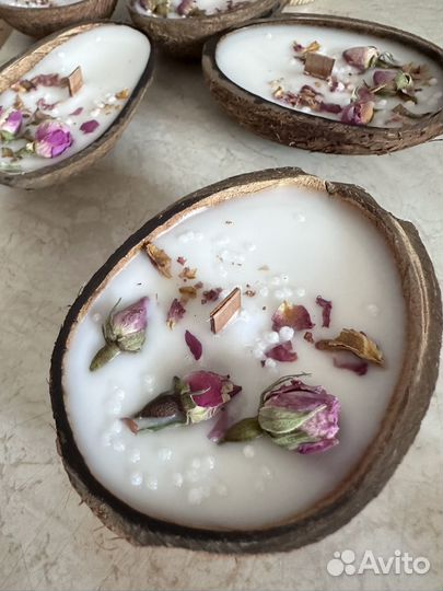 Ароматическая свеча в кокосе