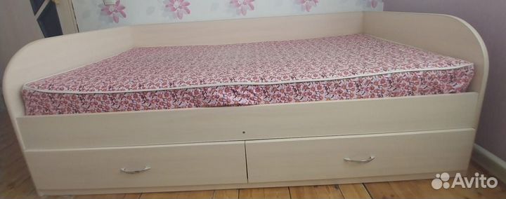 Продам мебель в детскую