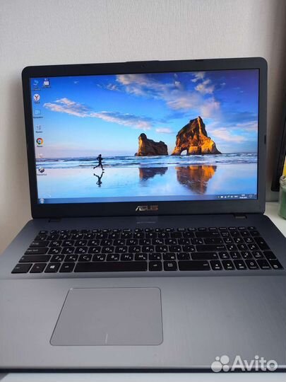 Ноутбук Asus R702U