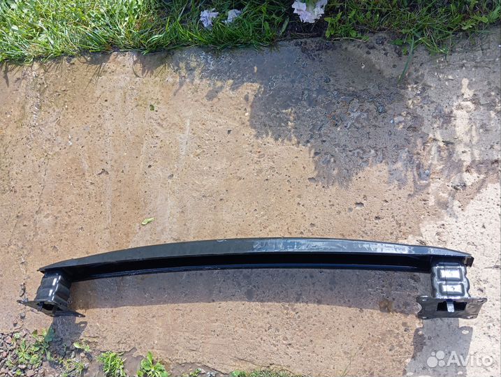 Усилитель бампера Шкода