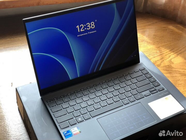 Asus zenbook UX425E