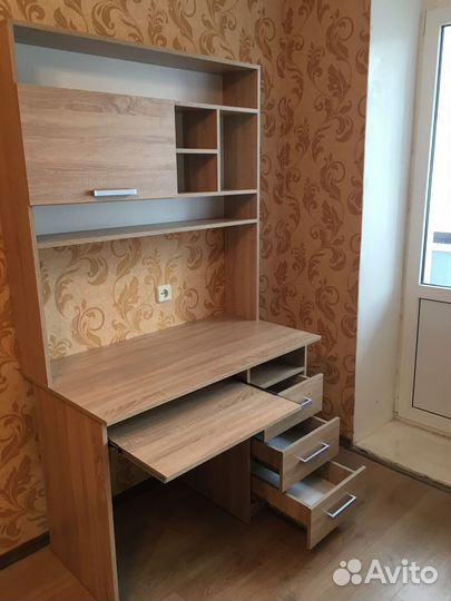 Стол письменный с надстройкой