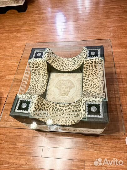 Журнальный стол Versace