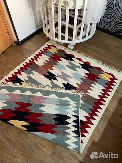 Ковер яркий новый