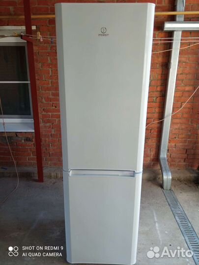 Холодильник indesit