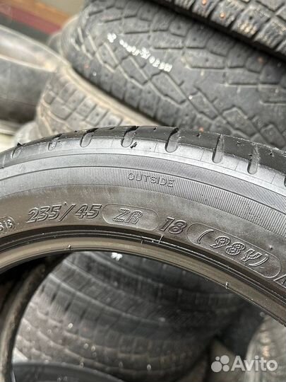 Michelin Pilot Sport 3 235/45 R18 98Y