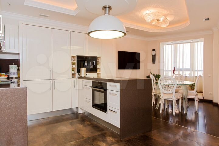 3-к. квартира, 120 м², 19/23 эт.