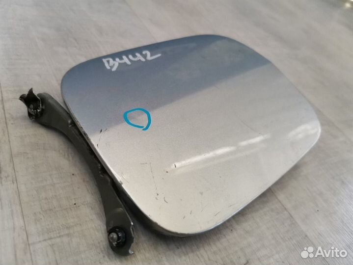 Лючок бензобака Toyota Avensis T250 1.8 1ZZ 2006