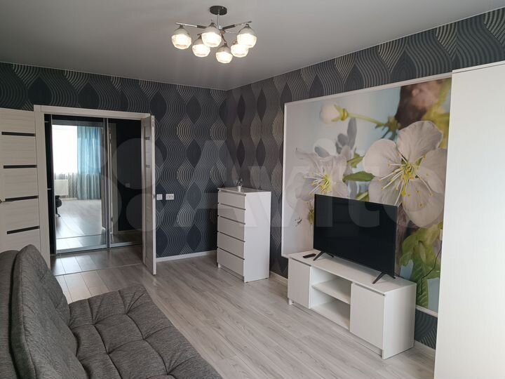 2-к. квартира, 80 м², 8/18 эт.