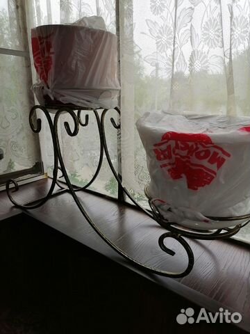 Подставка под цветы металлическая