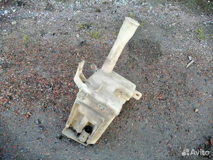 Бачок обывателя Mitsubishi Lancer 9