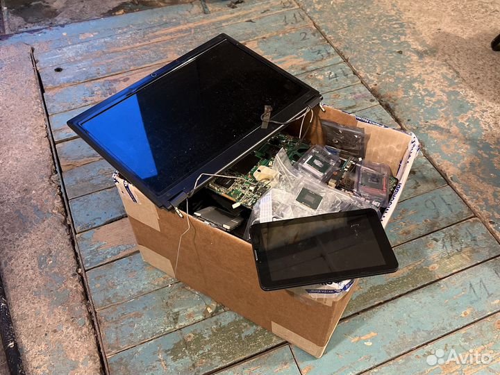 Коробка запасных частей для ноутбуков