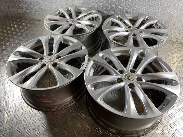 Комплект литых дисков R18x8 5x114.3
