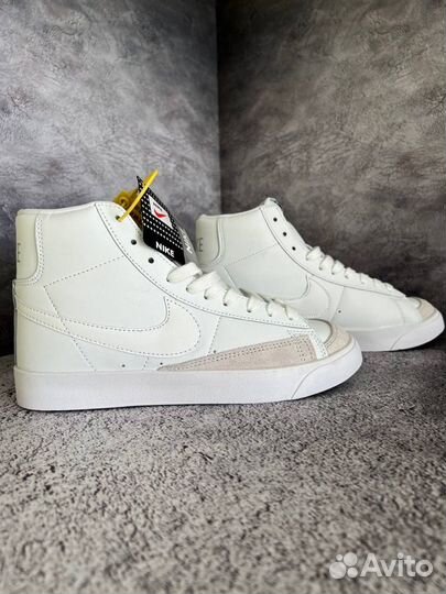 Кроссовки женские Nike Blazer Mid белые