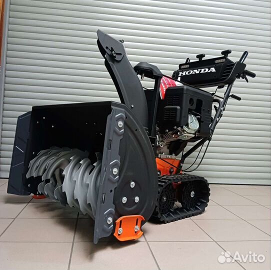 Снегоуборочная гусеничная машина Honda 18 h.p