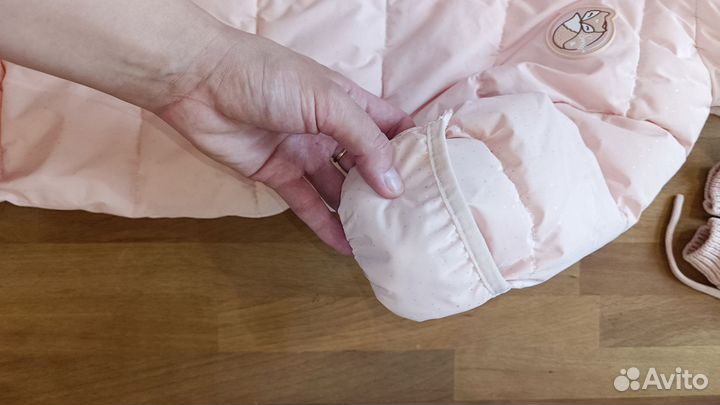 Комбинезон демисезонный 68 + 2 Шапочки и варежки