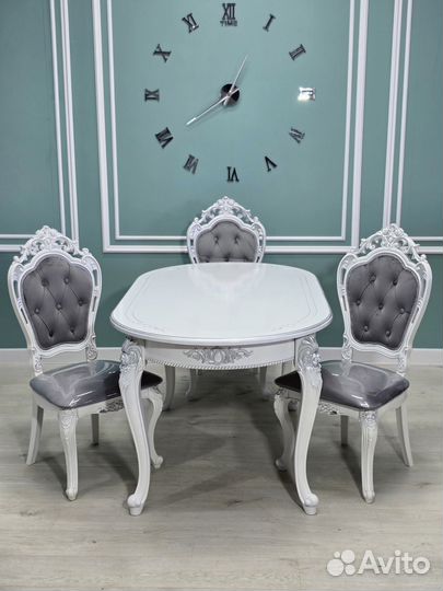 Стол и стулья